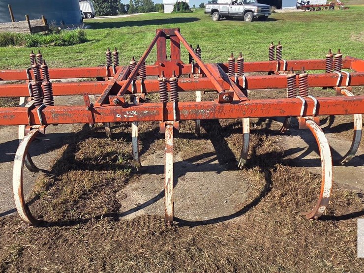 international-55-chisel-plow-image-6