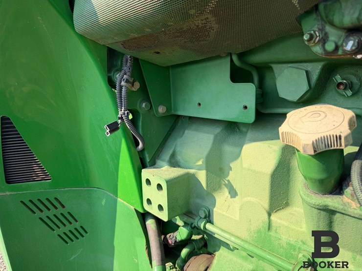 2011-john-deere-8335r-tractor-image-87