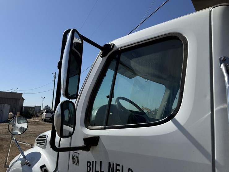 2018-freightliner-m2-t/a-dump-truck-image-15