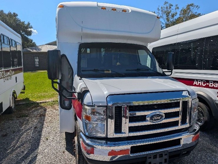 2017-ford-e-450-handicapped-shuttle-bus,-6.8-liter-v10-gas,-automatic,-image-1
