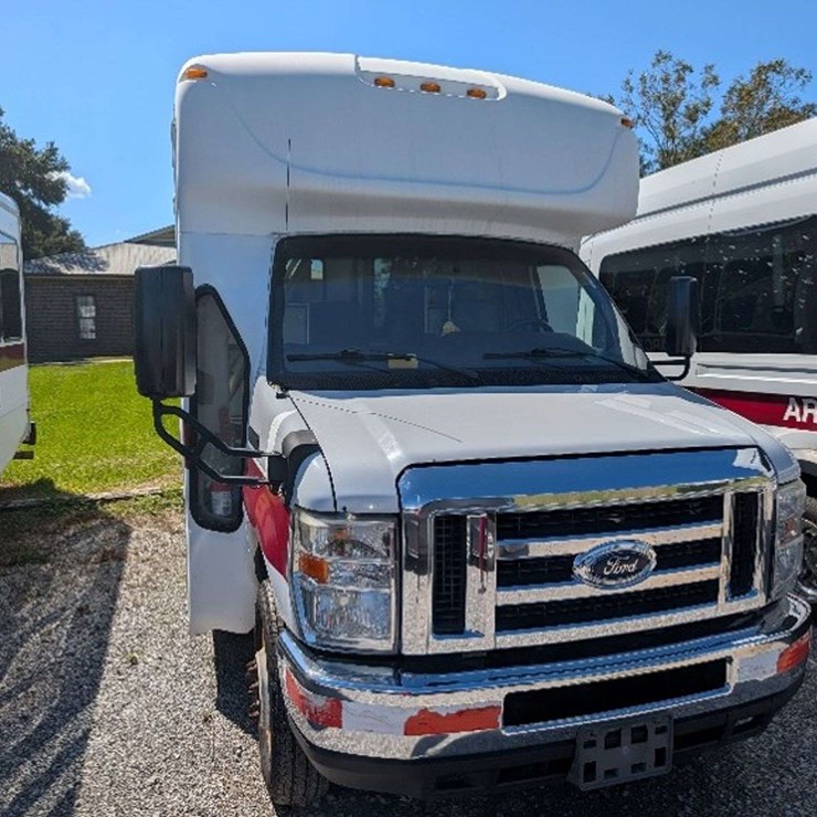 2017 Ford E-450 Handicapped Shuttle Bus, 6.8 Liter V10 Gas, Automatic,