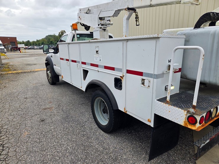 #4-•-2005-f-550-ford-small-bucket-truck-/-vin:-1fdaf56p16eb42272-/-75,475-miles-image-12