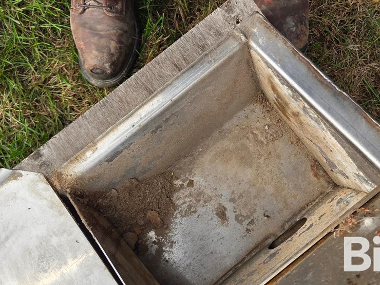 smidley-hog-bar-hog-waterer-image-13