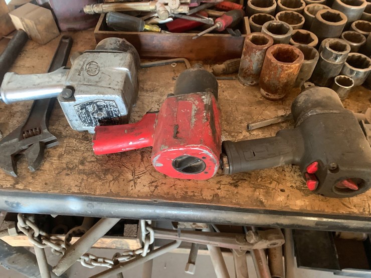8’-x-2’-x-3’-metal-work-bench-and-all-it’s-contents-image-6