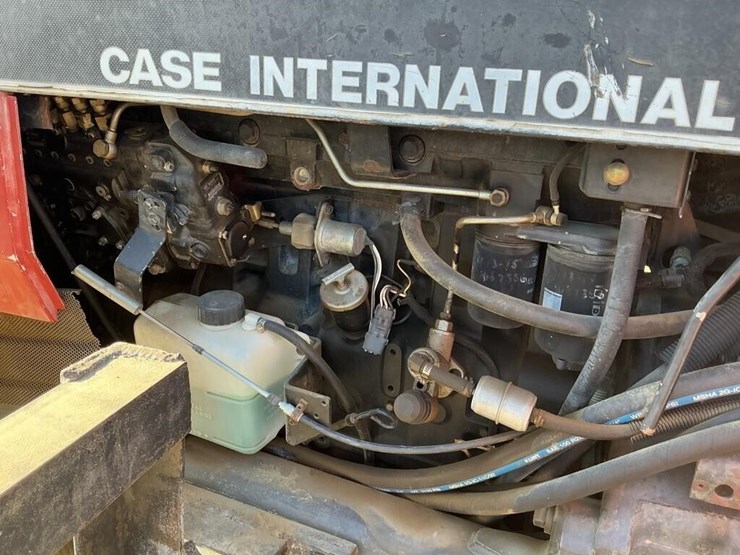 case-ih-7220-tractor-image-9