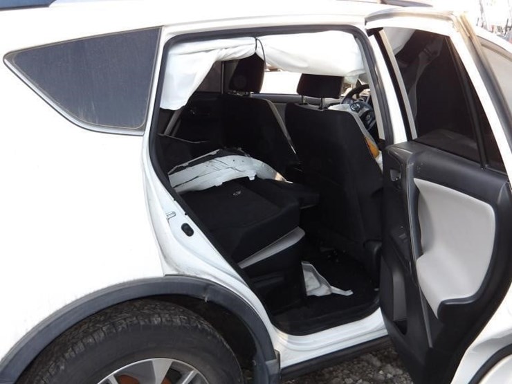 2018-toyota-rav4-xle-image-14