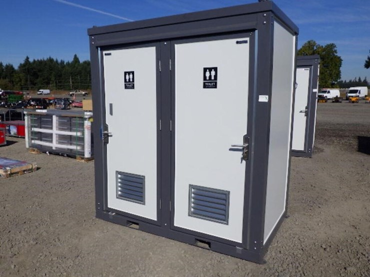 double-stall-portable-toilet-image-4