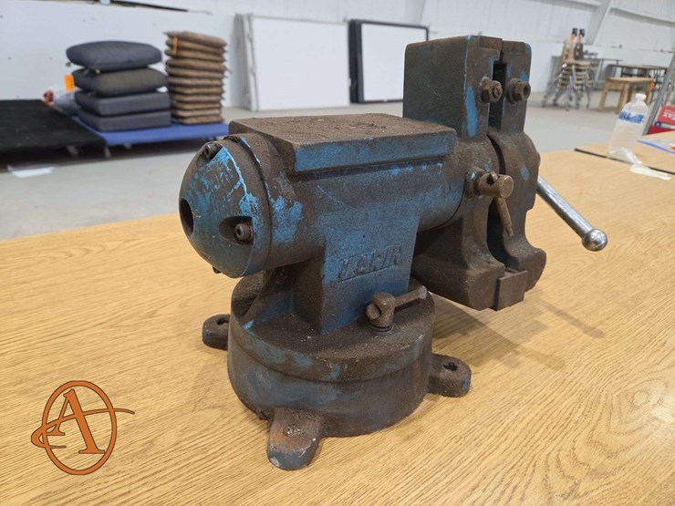 larin-multifunction-bench-vise-image-2
