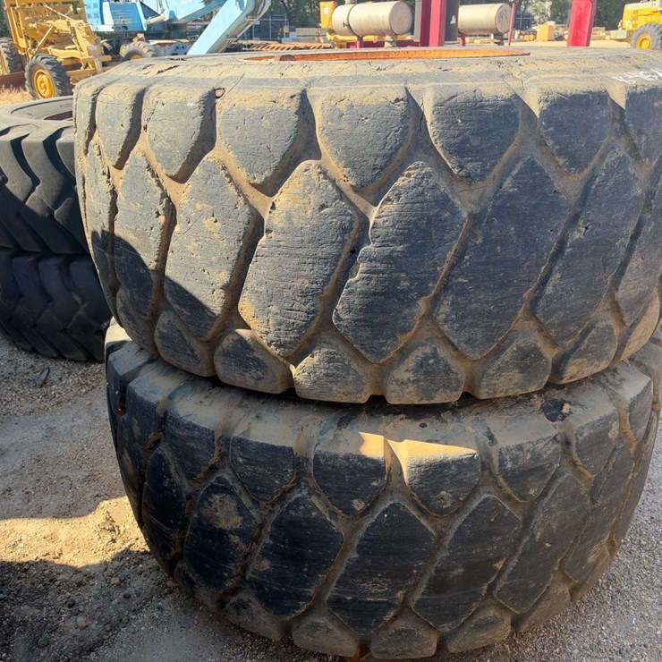 #41534 • (2) 26.5R25 EQUIPMENT TIRES