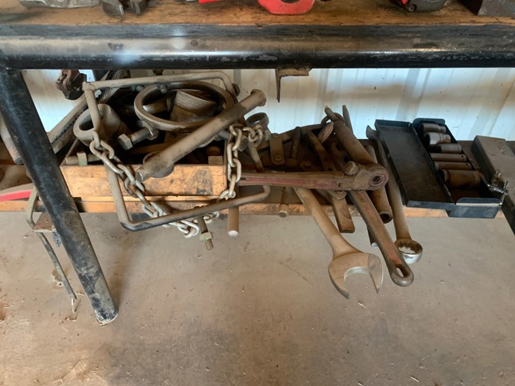 8’-x-2’-x-3’-metal-work-bench-and-all-it’s-contents-image-8