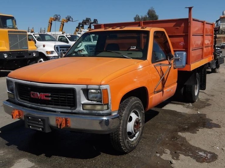 1995-gmc-sierra-3500-image-2