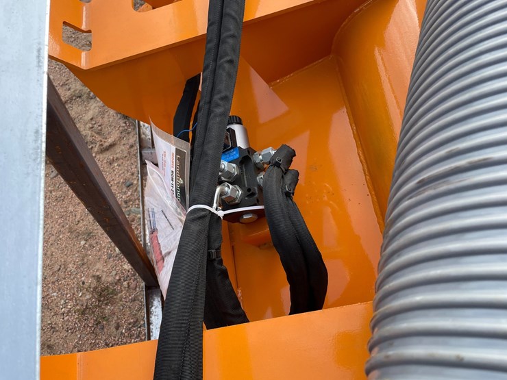 #4065-•-landhonor-skid-steer-double-discharge-concrete-mixer-attachment-image-12