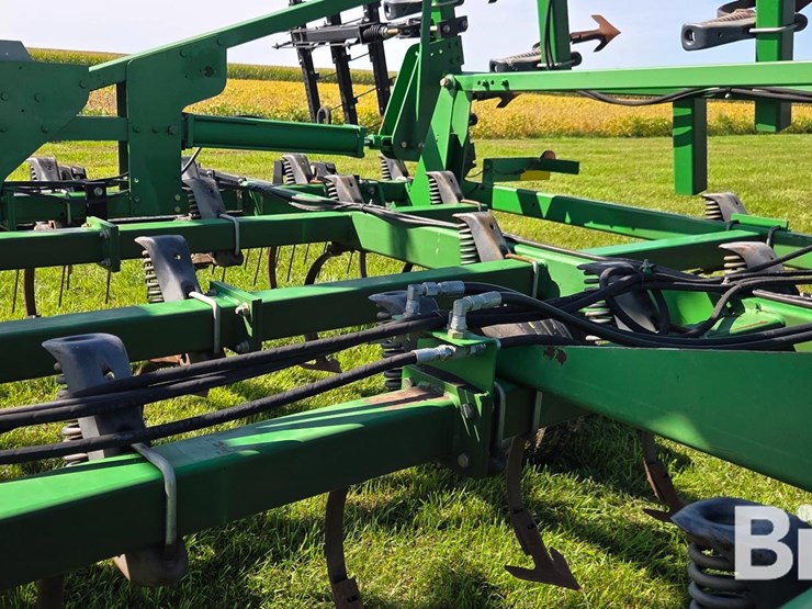 2011-john-deere-2210-field-cultivator-image-16