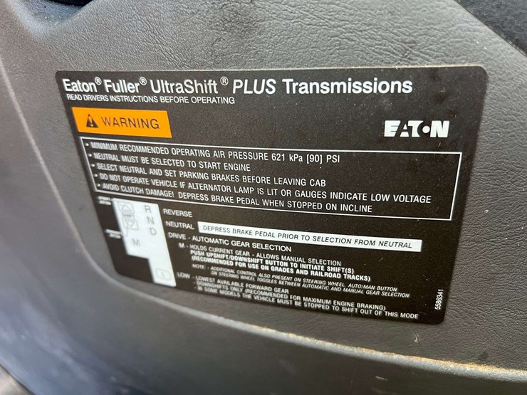 2016-international-prostar+-122-tandem-axle-day-cab-truck-tractor-–-cummins-isx15-diesel-(530,432-mi-image-15