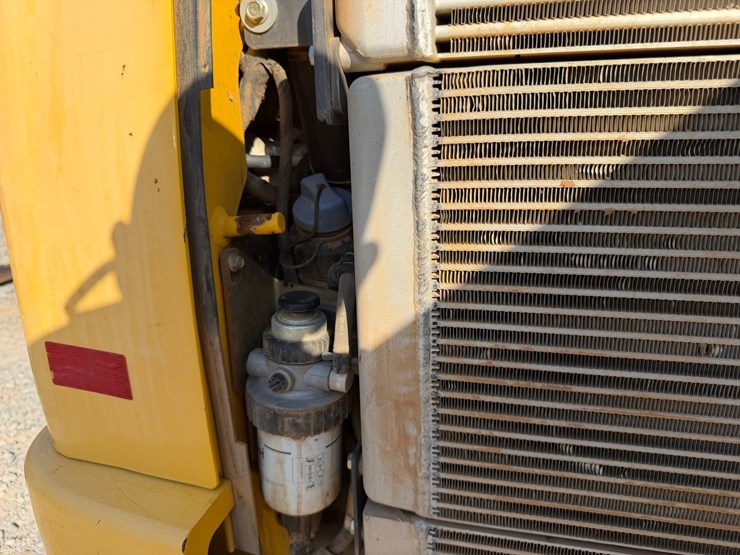 #4093-•-2023-new-holland-c334-tracked-skid-steer-image-37