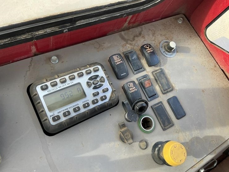 case-ih-120c-tractor,-mfwd,-1-owner-image-25