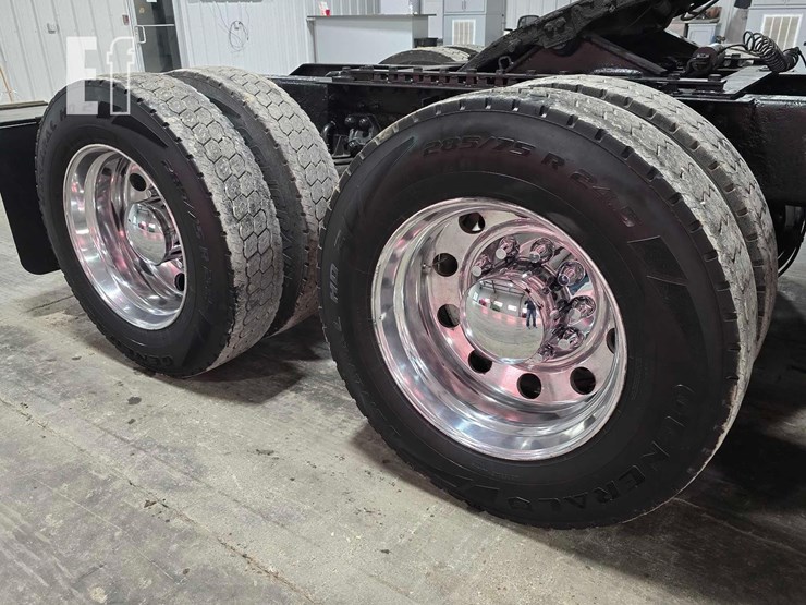 2016-kenworth-t800-image-32