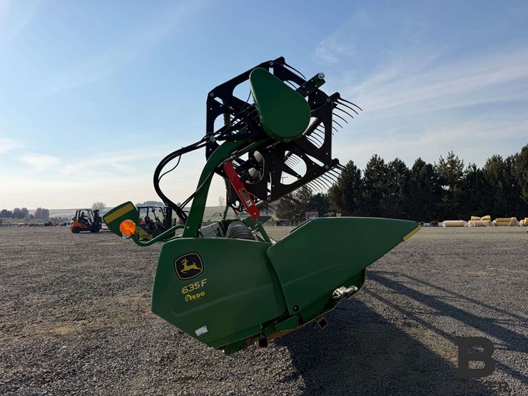 2021-john-deere-635f-header-image-4
