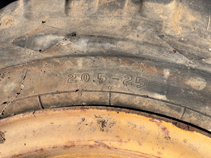 #41435-•-heavy-equipment-tire-image-4