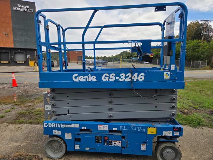#11-•-genie-g5-3246-scissor-lift-/-52-hours-image-1