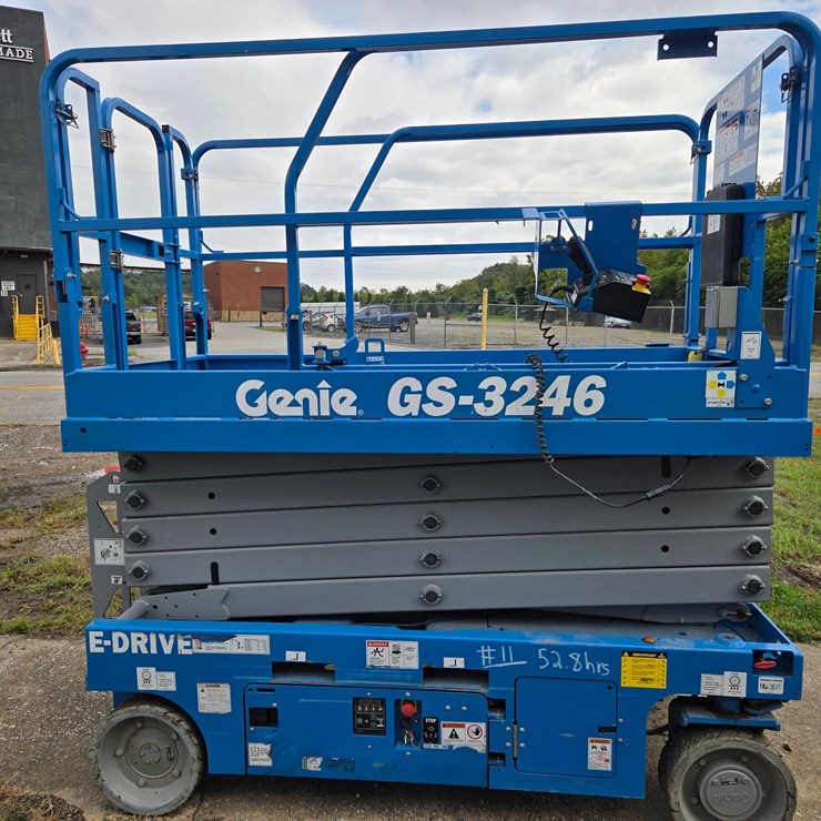 #11 • Genie G5-3246 scissor Lift / 52 hours