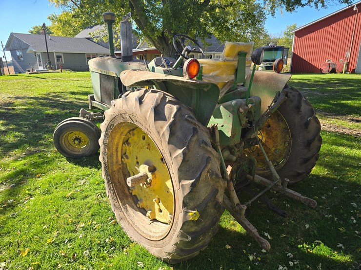 john-deere-3010-image-3