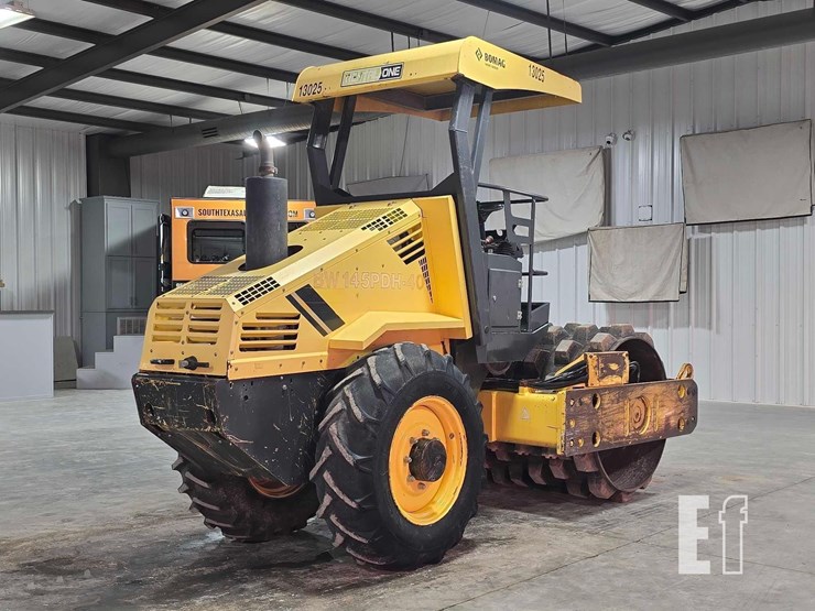 2014-bomag-bw145pdh-40-image-3