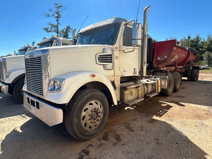 2021-freightliner-1225d-truck-tractor,-217,366-miles-image-1