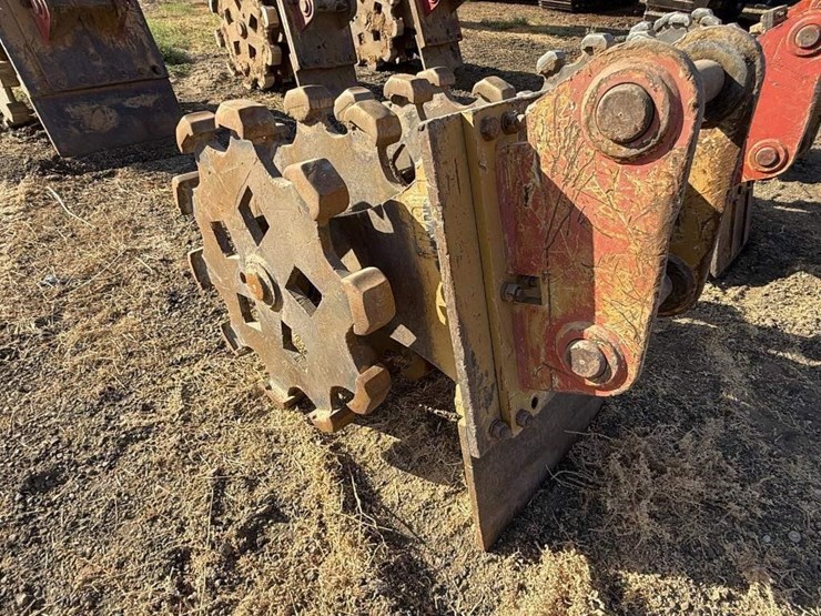 cat-36"-excavator-compaction-wheel-image-1