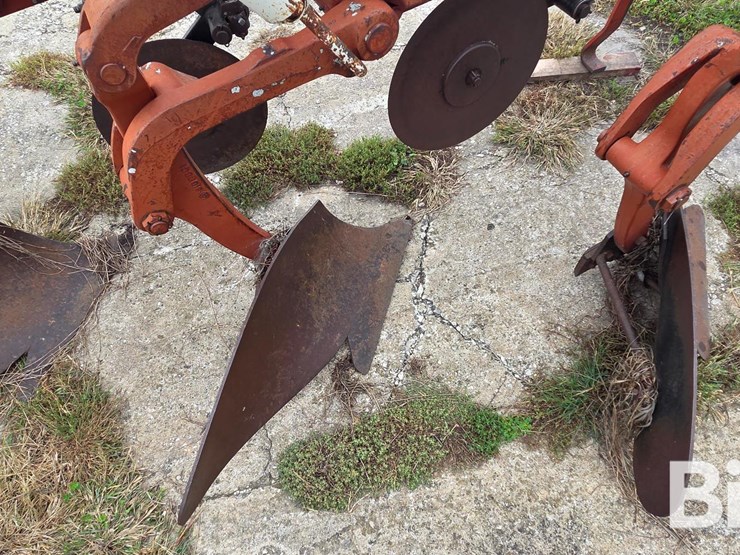 international-720-plow-image-11