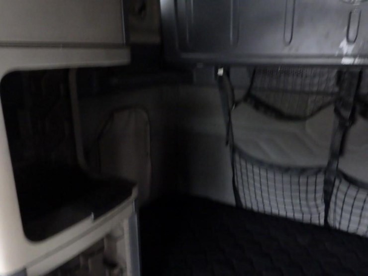 2018-freightliner-cascadia-3-axle-sleeper-truck-image-30
