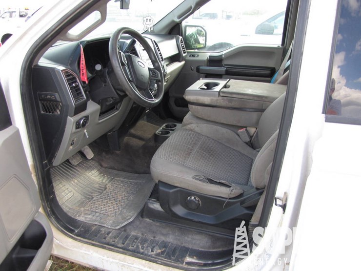 2019-ford-f-150-xlt-crew-cab-pickup-image-7