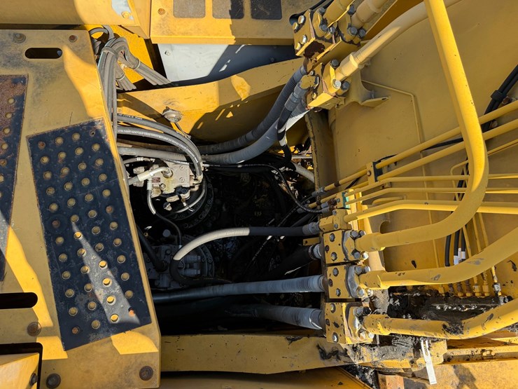 #4098-•-2015-john-deere-870g-lc-excavator-image-130