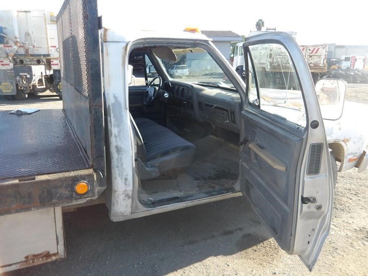 1992-dodge-d350-flatbed-truck-image-11