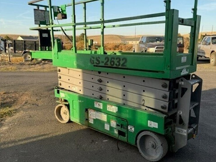 2008-genie-gs-2632-scissor-lift-image-1