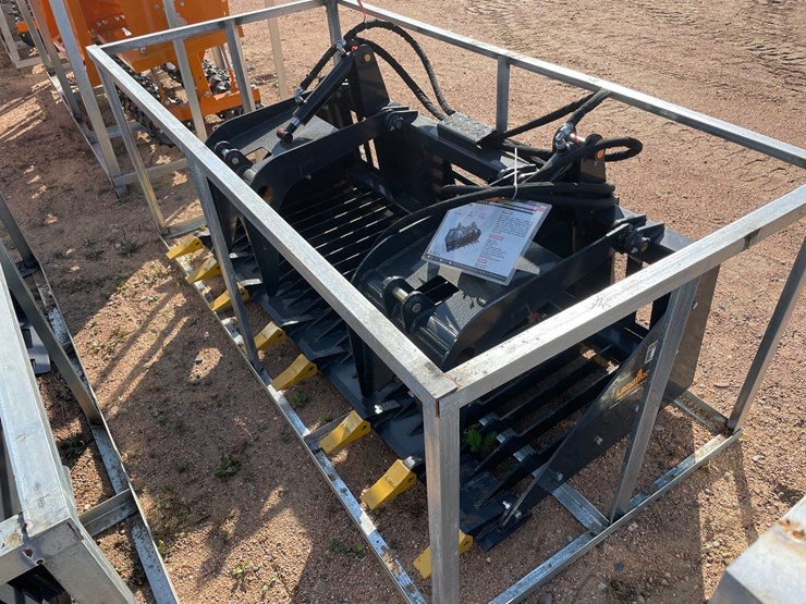 #4077-•-landhonor-hydraulic-rock-bucket-attachment-image-11