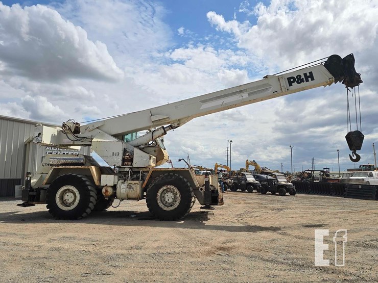p&h-century-rough-terrain-crane-3720-image-6