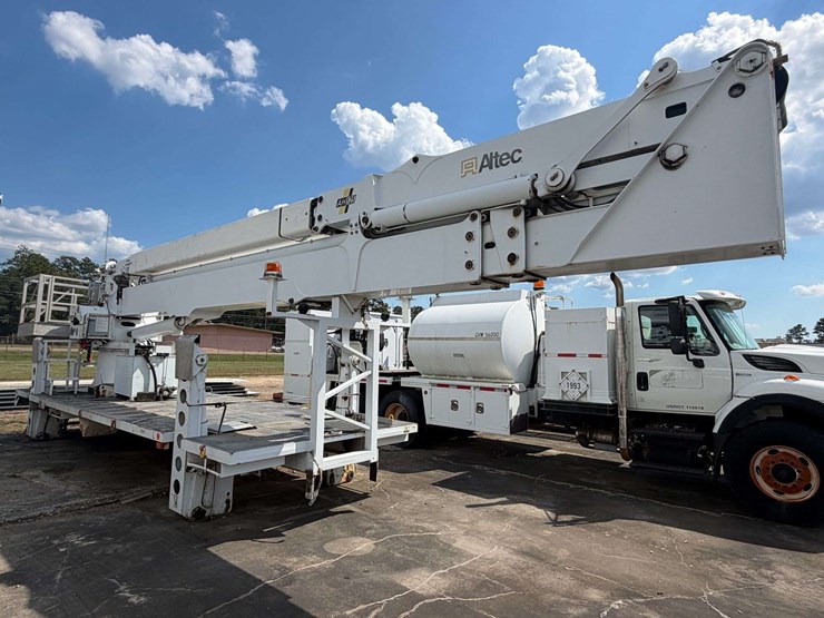 2005-altec-ah125-125’-telescoping-bucket-w/truck-body-image-2
