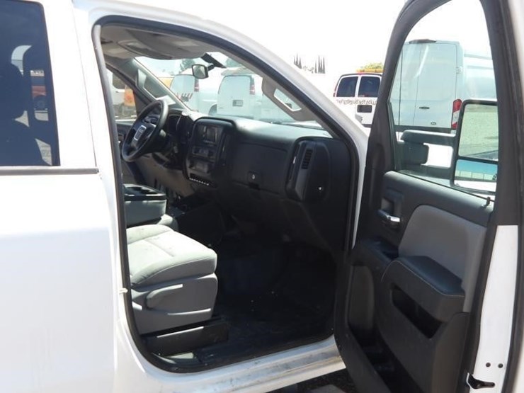 2015-gmc-2500-image-17