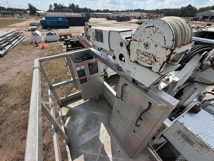 2005-altec-ah125-125’-telescoping-bucket-w/truck-body-image-26