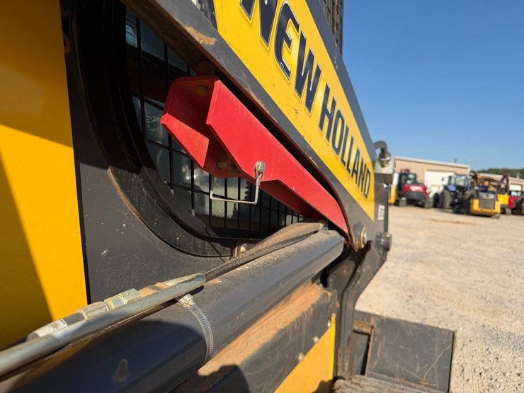 #4093-•-2023-new-holland-c334-tracked-skid-steer-image-24