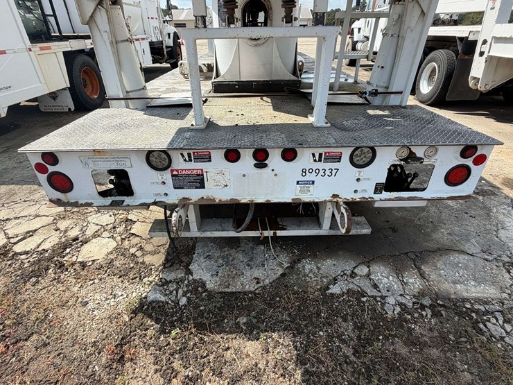 2005-altec-ah125-125’-telescoping-bucket-w/truck-body-image-10