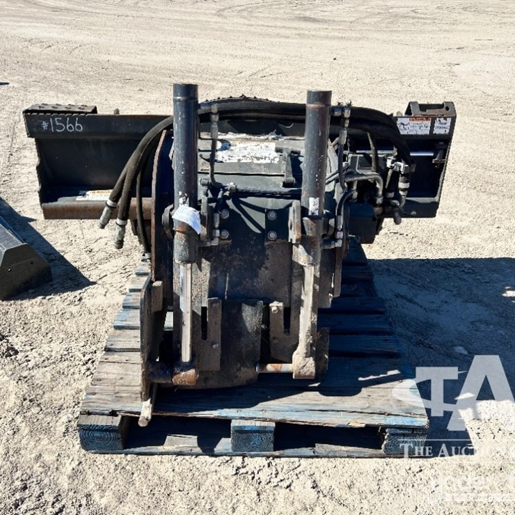 2020 Bobcat M7018 Asphalt planer attachment, fits skidsteer.