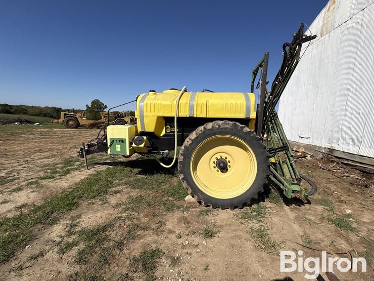 jesse-1000-gal-pull-type-sprayer-image-8