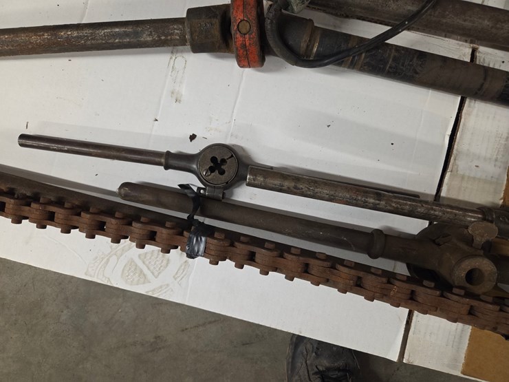 #82-•-pipe-turner-&-threading-handles-image-3