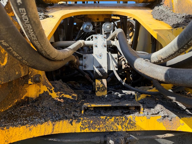 #4098-•-2015-john-deere-870g-lc-excavator-image-54