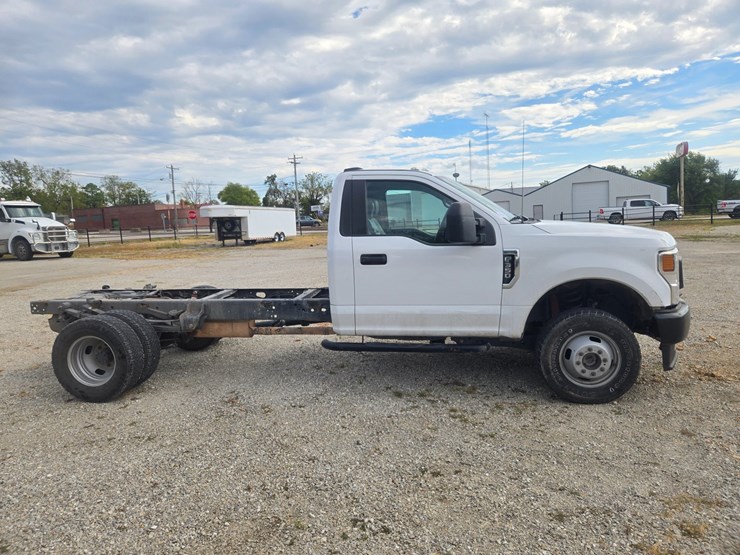 2021-ford-f350-image-16