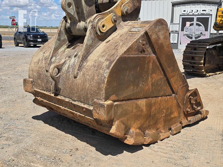 2016-caterpillar-336fl-image-11