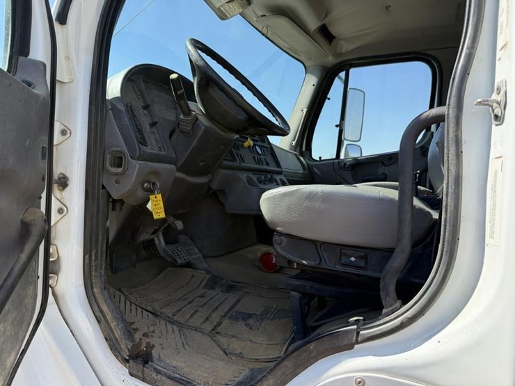 2018-freightliner-m2-t/a-dump-truck-image-53