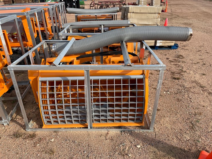 #4068-•-landhonor-double-discharge-concrete-mixer-attachment-image-9